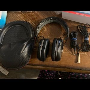 V moda L3 black headphones